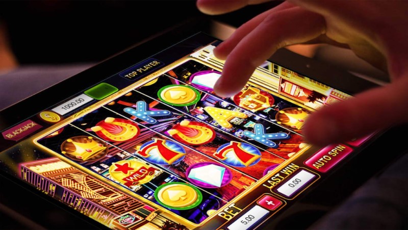 Ilustrasi Bermain Game Slot Online